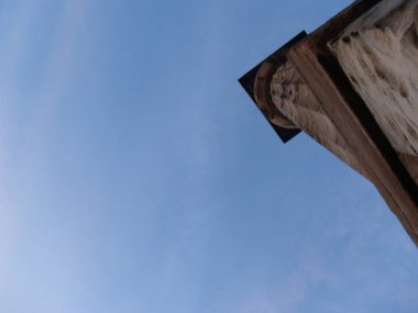 Blue Sky Scarborough, North Yorkshire, İngiltere 'ye uzanan bir sütun.