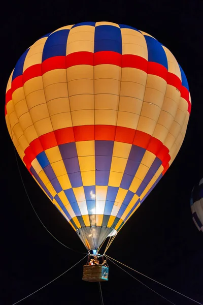 Eine Einfache Aufnahme Eines Heißluftballons Der Nacht — Stockfoto