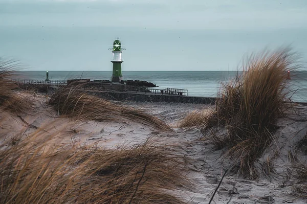 Zbliżenie Latarni Morskiej Nad Morzem Bałtyckim — Zdjęcie stockowe