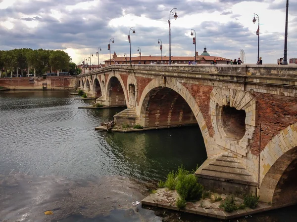 法国图卢兹塔恩河上的一座桥 — 图库照片