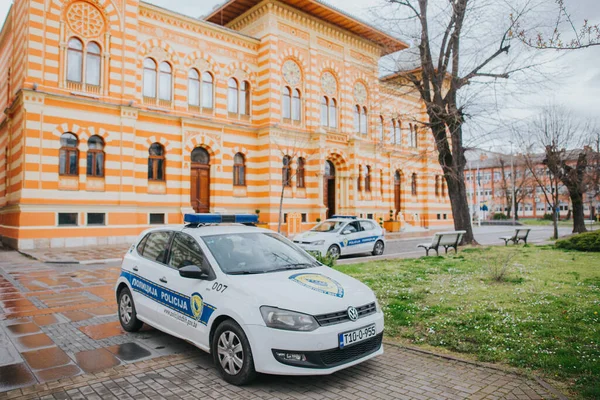 Coche Del Departamento Policía Del Distrito Brcko Estacionado Frente Ayuntamiento —  Fotos de Stock