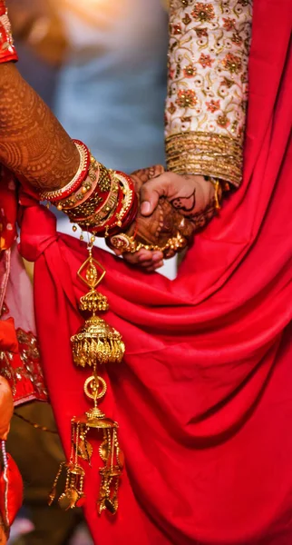 Fotografie Verticală Ceremoniei Tradiționale Nuntă Indiană Hindusă — Fotografie, imagine de stoc