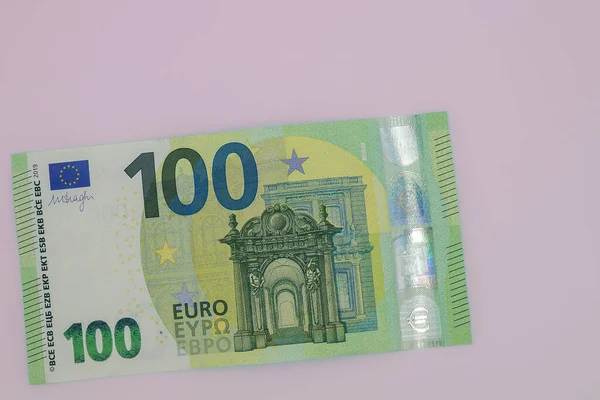 Detailní Záběr 100Eurovou Bankovku Bílém Stole — Stock fotografie