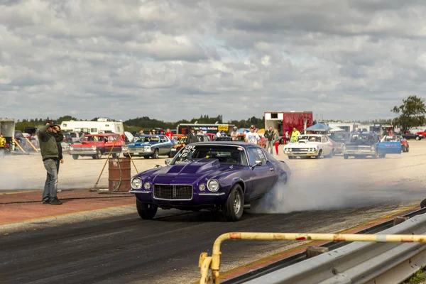 Dragster Dělá Zážeh Kouřem Před Drag Race Motokáry Gimli — Stock fotografie