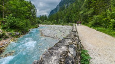 Wanderweg entlang des Wimbachs bei Ramsau