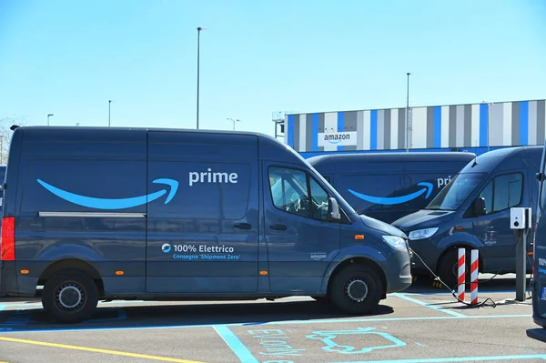Closeup Full Electric Delivery Vans Parked Amazon Commerce Company Turin — Stock Photo, Image