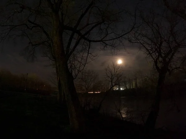 Pleine Lune Levant Sur Rivière Staunton Nuit Près Parc Anglais — Photo