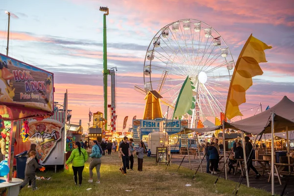 People Spending Leisure Time Funfair 140Th Hoppings Town Moor Newcastle — Stock Photo, Image