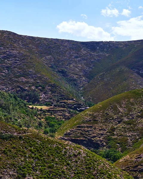Antiguo Paisaje Pueblo Rodeado Montañas Naturaleza Salvaje Arouca Portugal — Foto de Stock