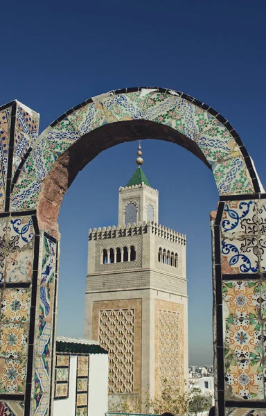 Uma Vista Vertical Medina Túnis Com Grande Mesquita Fundo — Fotografia de Stock