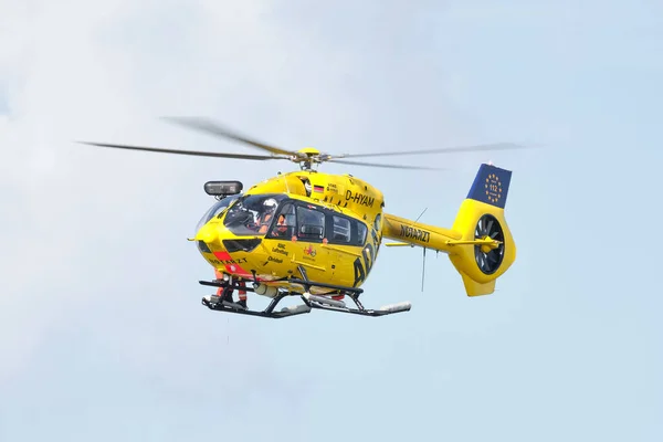 Hélicoptère Sauvetage Adac Vol Stationnaire Pour Exercice Sur Côte Mer — Photo
