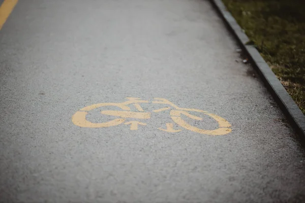 Ein Gelbes Schild Der Straße Für Radfahrer Park — Stockfoto