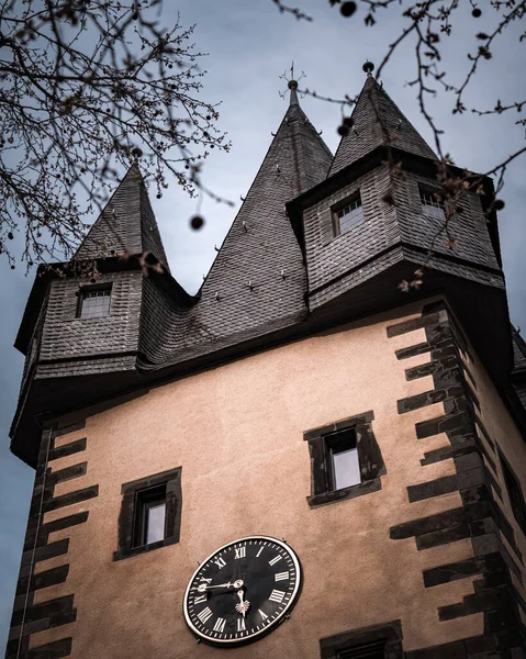 Plano Vertical Castillo Gótico Con Reloj Frankfurt Alemania —  Fotos de Stock