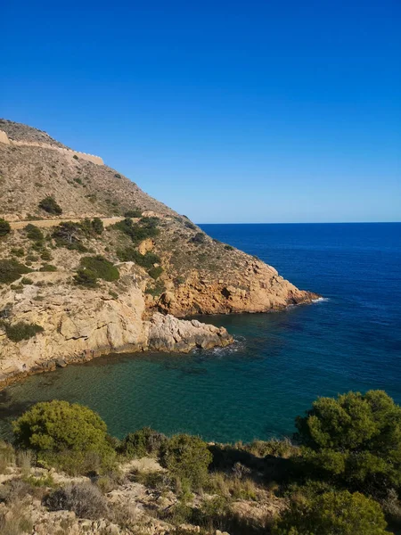 Vertikal Bild Steniga Kullar Vid Stranden — Stockfoto