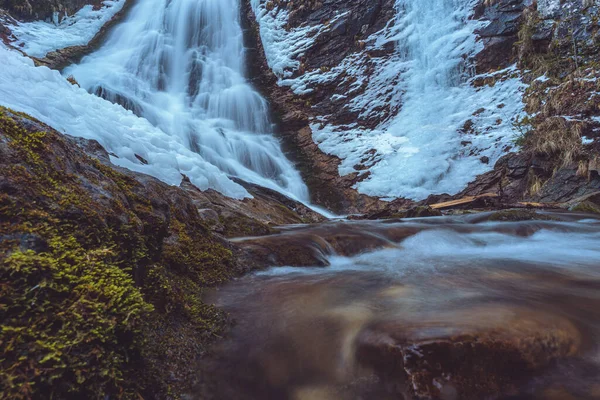 Low Angle Shot Snow Covered Mountain Flowing Waterfall — Stock Photo, Image