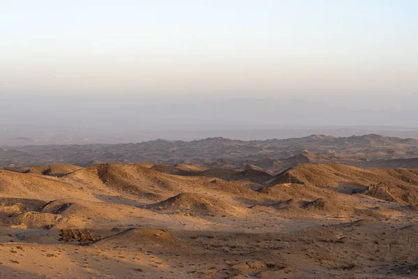 昼間の砂漠の岩山の絶景 — ストック写真