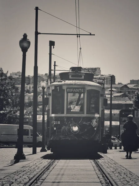 Een Verticaal Schot Van Een Trein Porto Stad — Stockfoto