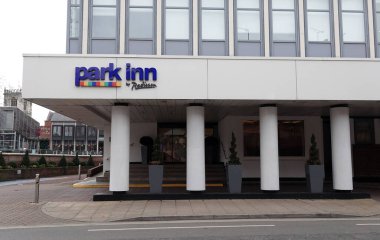 Park Inn 'in York, İngiltere' deki Radisson Oteli 'nin dış görüntüsü.