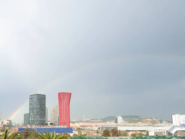 Een Prachtig Horizontaal Uitzicht Regenboog Het Landschap Van Barcelona Tijdens — Stockfoto