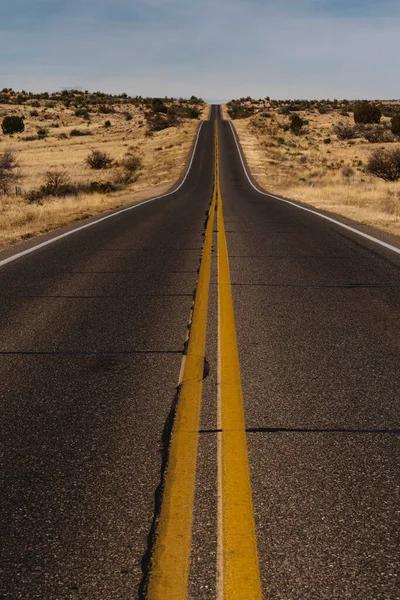 Ένα Κοντινό Πλάνο Ενός Δρόμου Μια Έρημο — Φωτογραφία Αρχείου