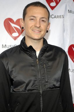 The Late şarkıcısı ve rock yıldızı Chester Bennington, Hollywood 'daki Henry Fonda Müzik Kutusu Tiyatrosu' ndaki 4.