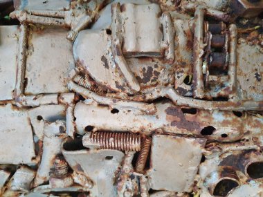 Paslı demir motor Pandrol Klip 'in yakın plan çekimi.