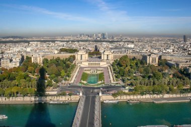 Paris, Fransa 'daki Eyfel Kulesi' nden bir hava manzarası.