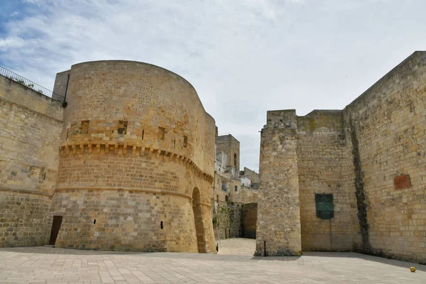 Wieże Mury Arabskiego Zamku Który Bronił Miasta Otranto Przed Atakiem — Zdjęcie stockowe