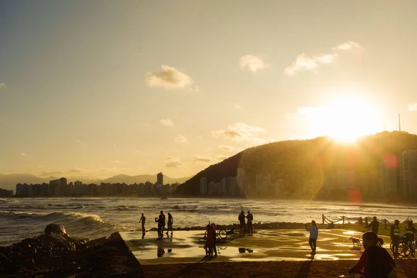 Santos Brezilya Insanlar Gün Batımında Deniz Kıyısında Eğleniyorlar Seyahat Yaz — Stok fotoğraf