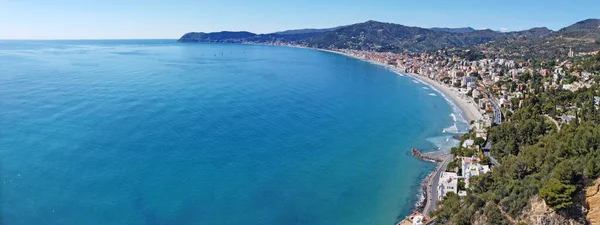 Панорама Пляжу Алассіо Італії — стокове фото