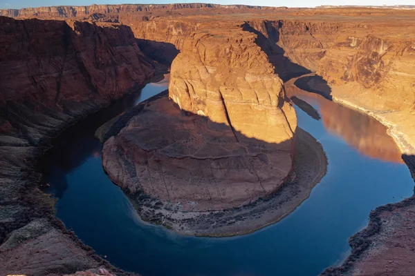 Een Antenne Uitzicht Een Canyon Met Een Rivier — Stockfoto