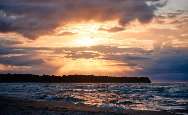 海の上の美しい夕日 — ストック写真