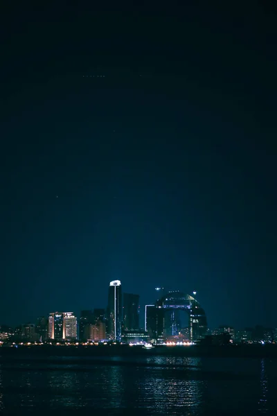 Beautiful Shot Buildings Towers Skyscrapers City Sea Night — Stock Photo, Image