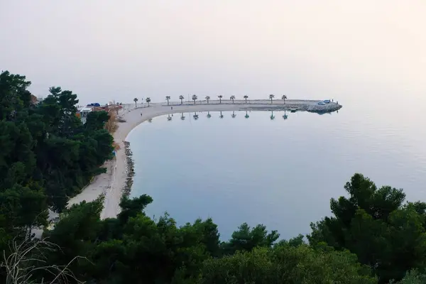 Une Vue Panoramique Sur Océan Bleu Côte Sablonneuse Par Une — Photo