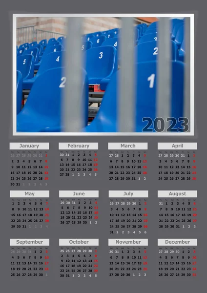 数字の椅子の絵と2023年のカレンダーの垂直イラスト — ストック写真