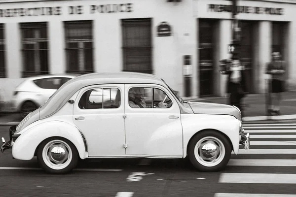 Klassisk Stadsbil Gatan Renault 4Cv — Stockfoto