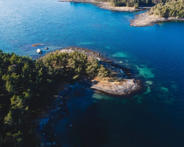 Una Vista Aerea Una Bellissima Isola Circondata Dal Mare Blu — Foto Stock