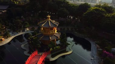 Hong Kong, Diamond Hil 'deki Chi Lin Nunnery Garden' ın hava görüntüsü.
