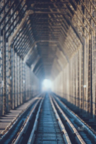 Túnel Ferroviário Com Luz Extremidade — Fotografia de Stock