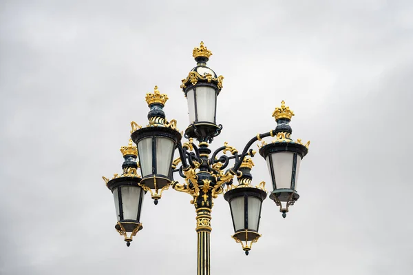 Close Das Lanternas Poste Luz Pátio Palácio Real Madrid — Fotografia de Stock