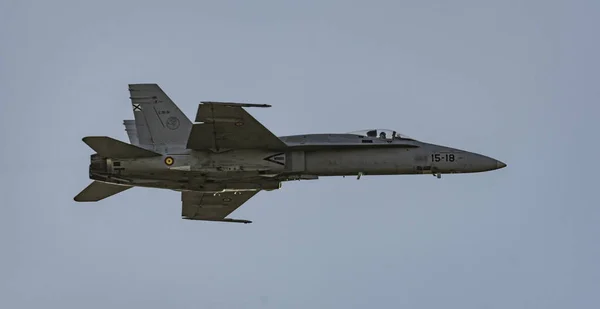 Ett Klassiskt Krigsarméflygplan Himlen 18A Hornet — Stockfoto