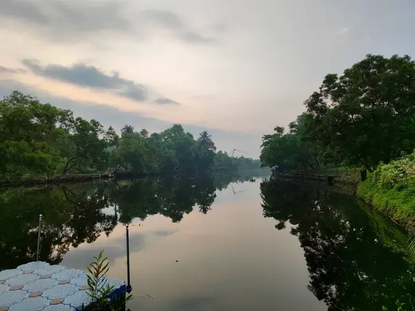 Uma Bela Vista Lago Antes Nascer Sol — Fotografia de Stock