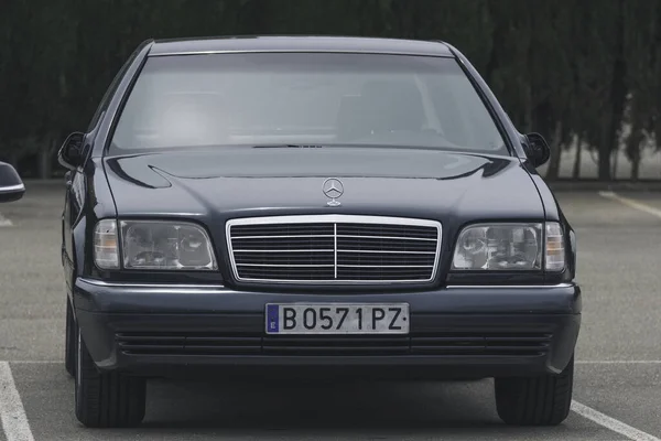 Klasické Luxusní Auto Zaparkované Parku Mercedes Benz W140 — Stock fotografie