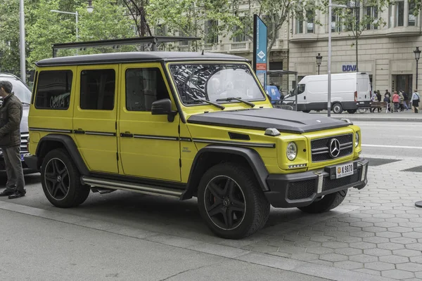 Klasický Žlutý Terénní Vůz Městě Mercedes Benz Clase — Stock fotografie