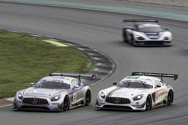 Corridas Carros Rápidos Pista Molhada Mercedes Benz Amg Gt3 — Fotografia de Stock