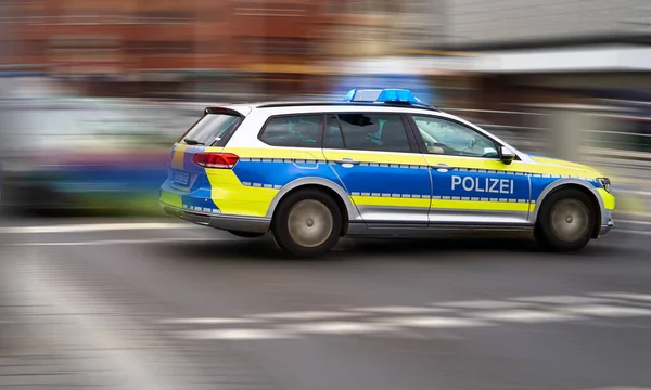 Veicolo Emergenza Della Polizia Tedesca Con Luci Blu Alle Velocità — Foto Stock