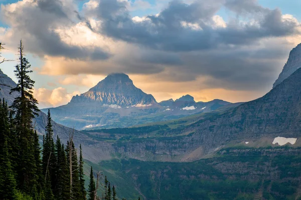 Hermoso Amanecer Dorado Del Monte Oberlin Parque Nacional Glaciar — Foto de Stock