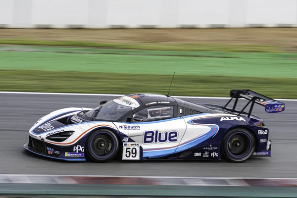 Carro Super Rápido Pista Dia Nublado Chuvoso Mclaren 720S — Fotografia de Stock