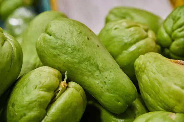 Yeşil Çakallar Bir Markette Satılmak Üzere Rafa Konmuş — Stok fotoğraf