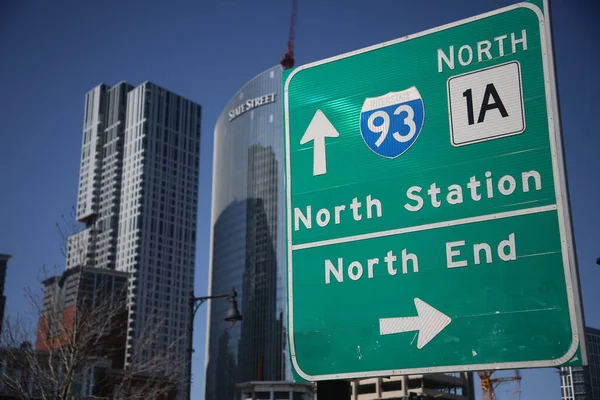 Znak Kierunkowy Bostonie Wskazujący Drogę Różnych Autostrad Takich Jak Interstate — Zdjęcie stockowe